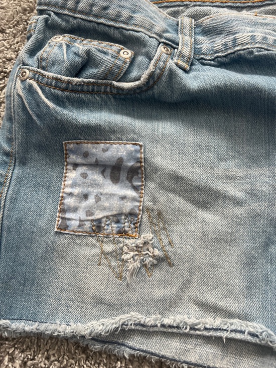 Old Navy Women’s Light Blue Denim Cutoff Patchwork Embroidered Shorts - Size 12 - Picture 3 of 6